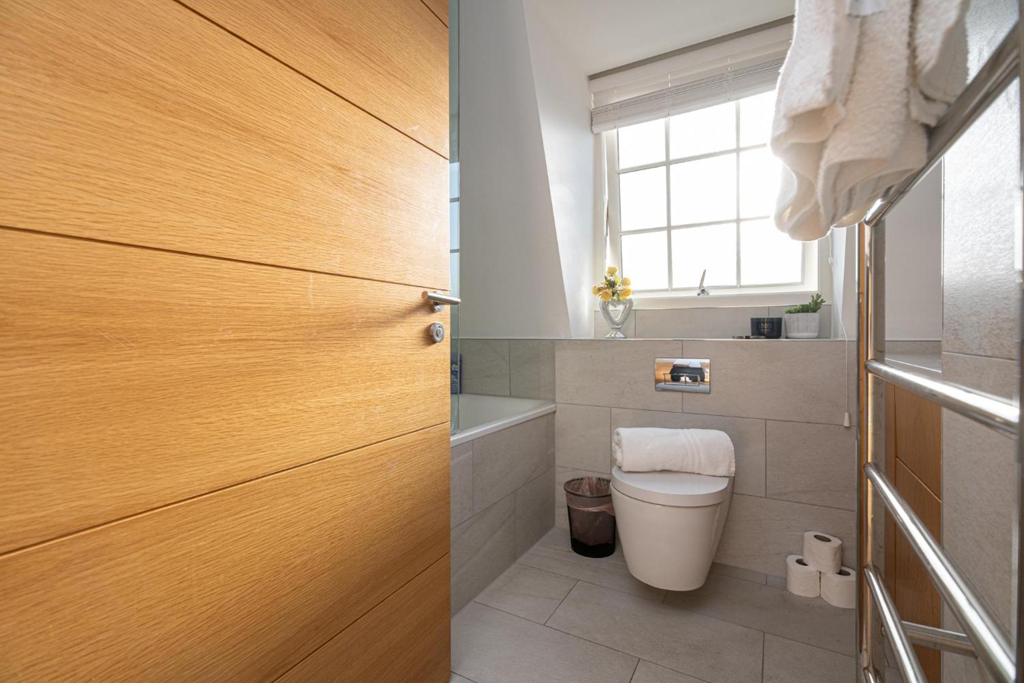 Stunning 1-Bedroom Penthouse In Marble Arch 72 Londra Esterno foto