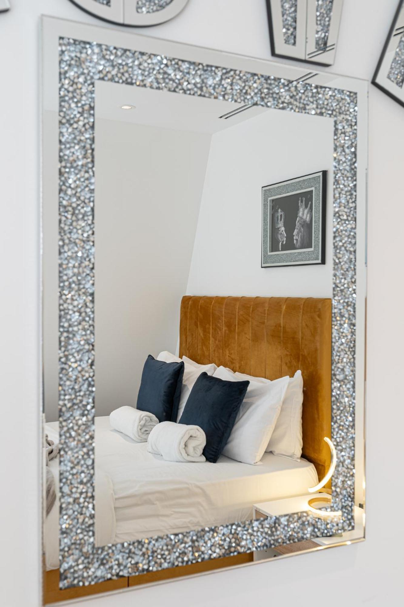 Stunning 1-Bedroom Penthouse In Marble Arch 72 Londra Esterno foto