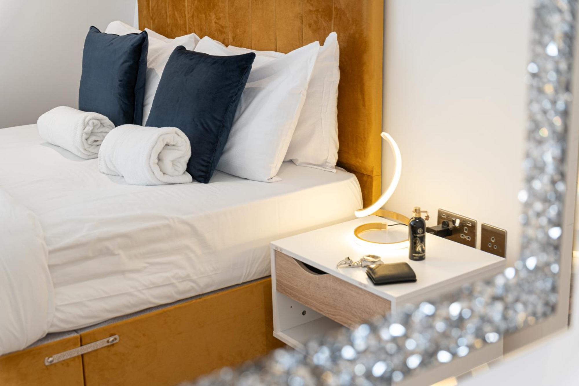 Stunning 1-Bedroom Penthouse In Marble Arch 72 Londra Esterno foto