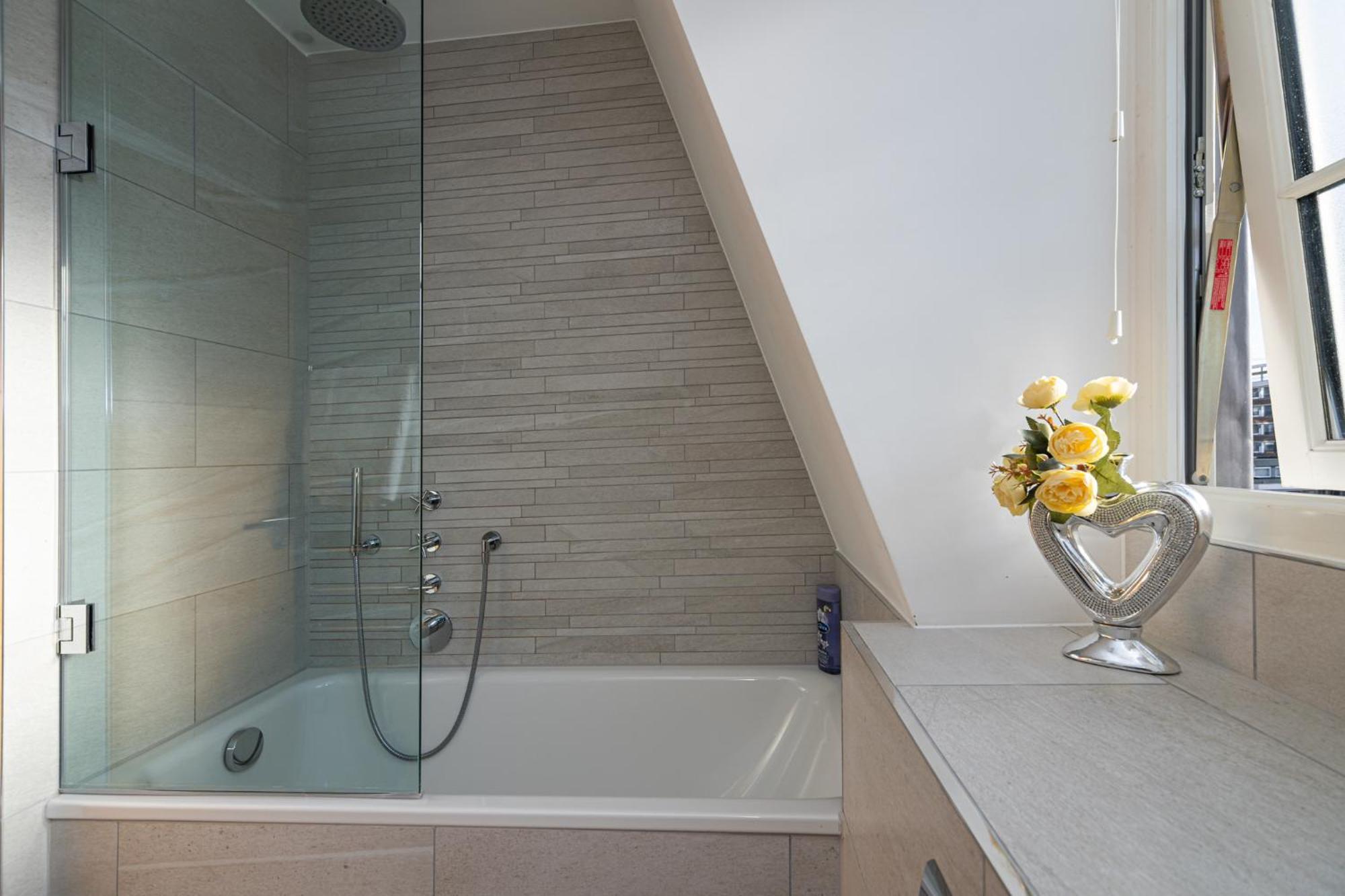 Stunning 1-Bedroom Penthouse In Marble Arch 72 Londra Esterno foto