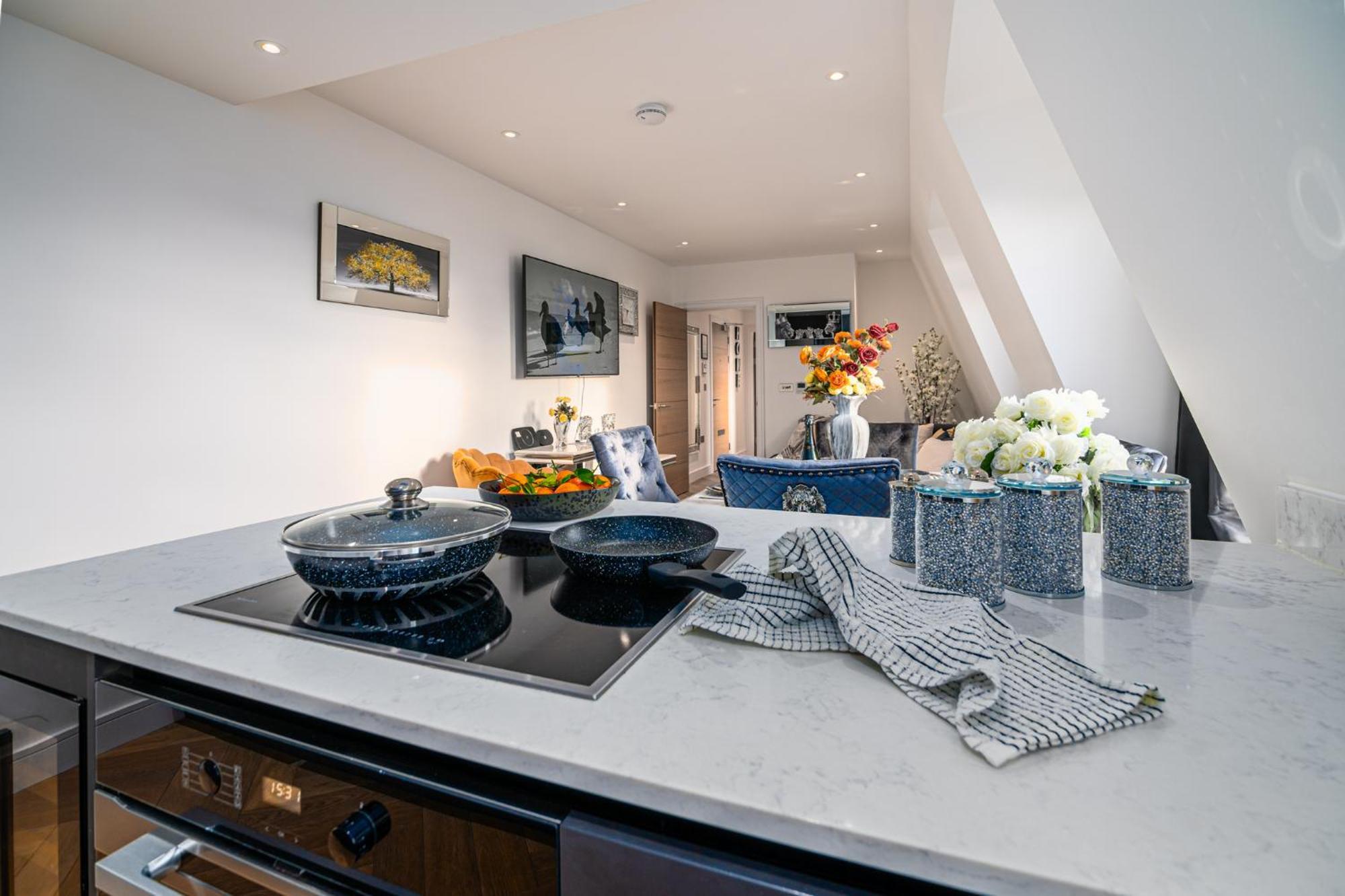 Stunning 1-Bedroom Penthouse In Marble Arch 72 Londra Esterno foto